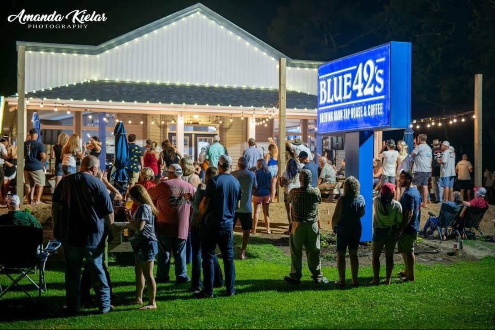 Exterior of the blue barn at Blue 42's Brewing Barn in Moyock, NC